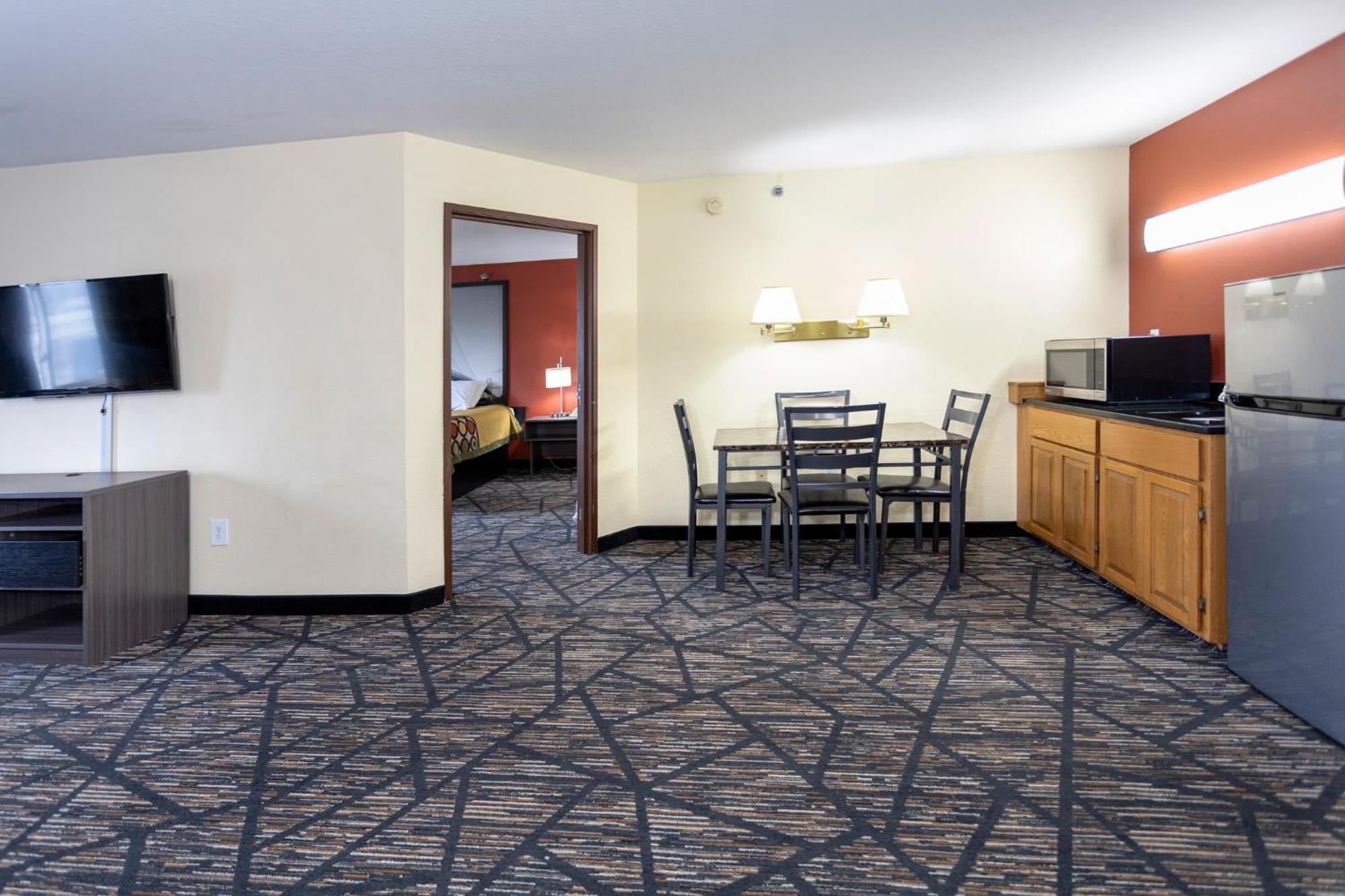 Super 8 By Wyndham Big Rapids Motel Exterior photo