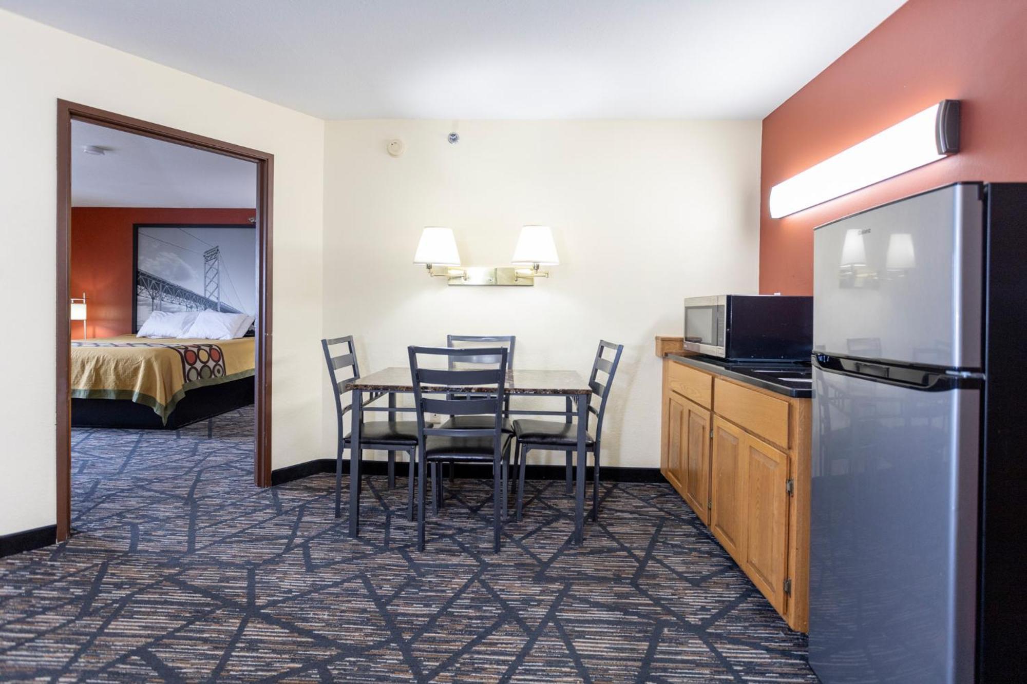 Super 8 By Wyndham Big Rapids Motel Exterior photo